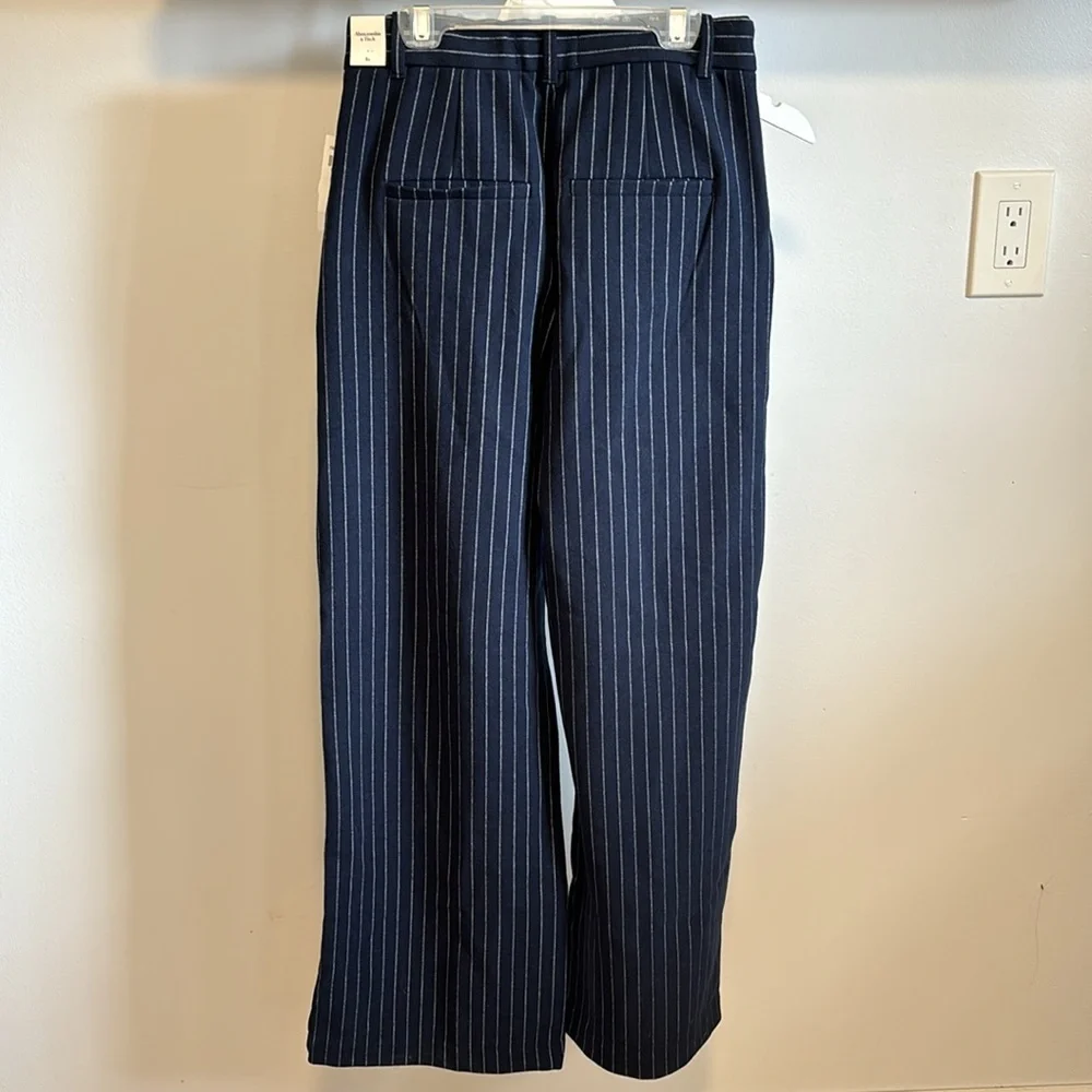 Abercrombie & Fitch Tailored Wide Leg pant. - Picture 7 of 10